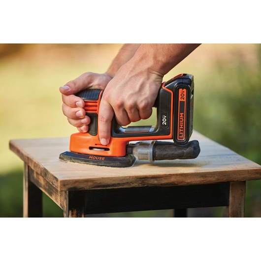 Compact and ergonomic design feature of MOUSE Cordless Sander.