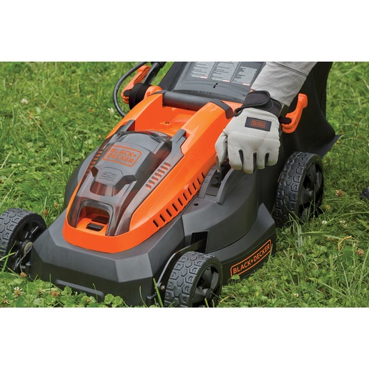 6 setting height adjust feature of 40 volt MAX lithium 16 mower.