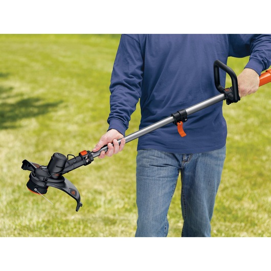 Auxiliary handle feature of Cordless string trimmer with powercommand.